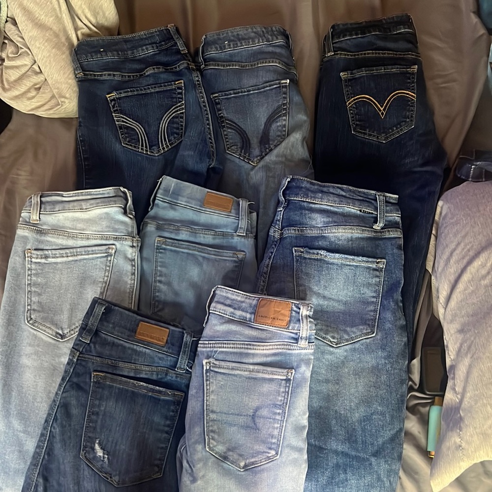 (2) Hollister (1) Levi’s  (1) wax jean (2) Judy blue  (1) risen  (1) Am. Eagle